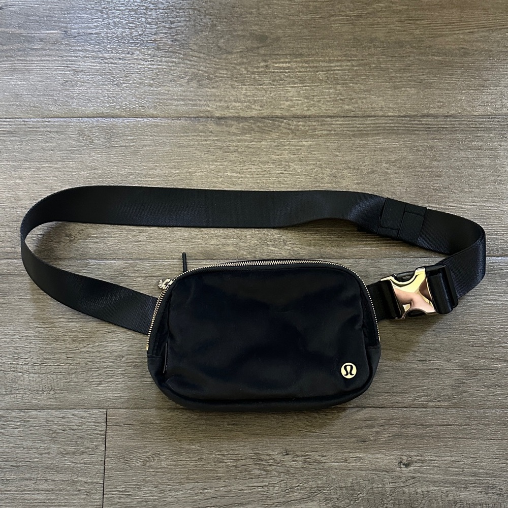 lululemon athletica Black Belt Bag